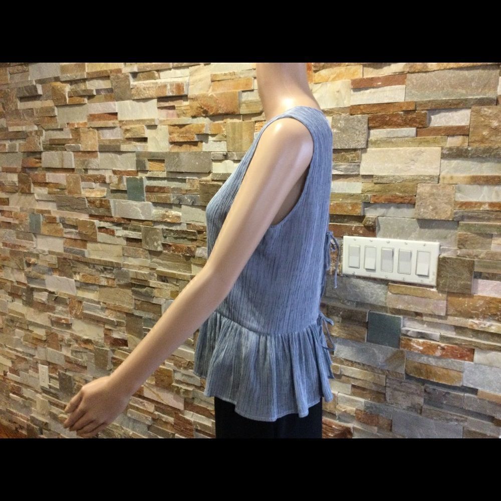 CLUB MONACO V- Neck blouse - Picture 2 of 6